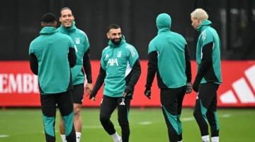 أزمة عقود مرتقبة.. 15 لاعباً يضعون مستقبل ليفربول ومحمد صلاح على المحك